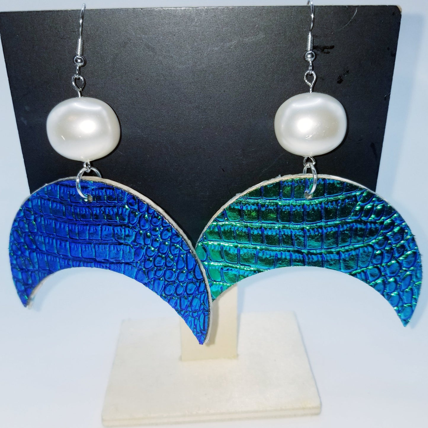 Shimmering Azur Crescent and Pearl Earrings