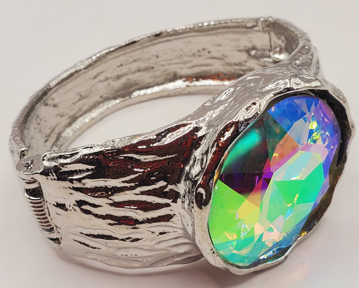 Round Luxe Metal Stone Hinged Bracelet