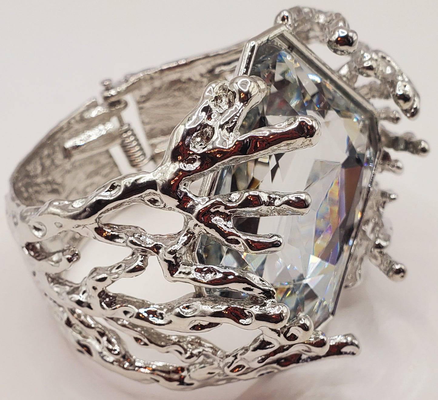 Metal Twig Detailed Hinged Bracelet