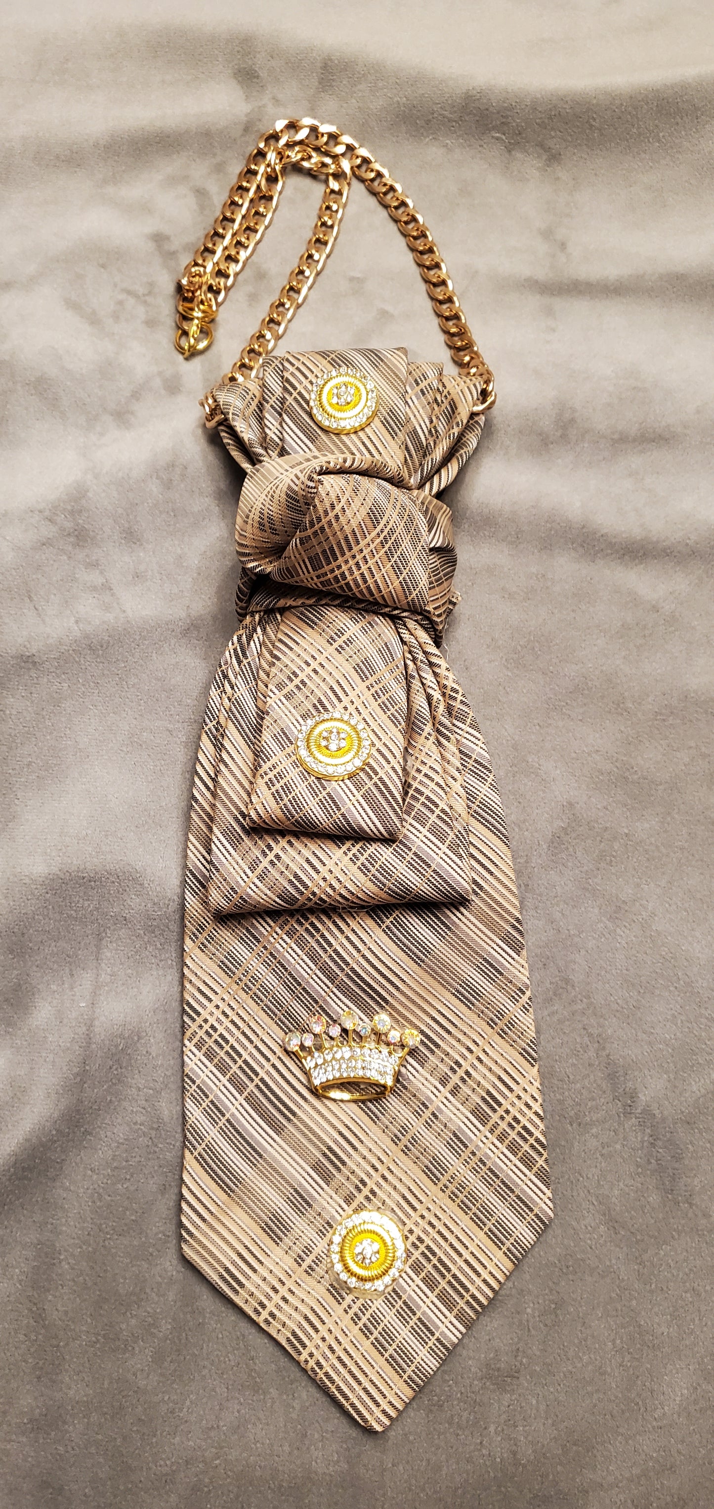 Streaks of Gold In Time Necktie Necklace