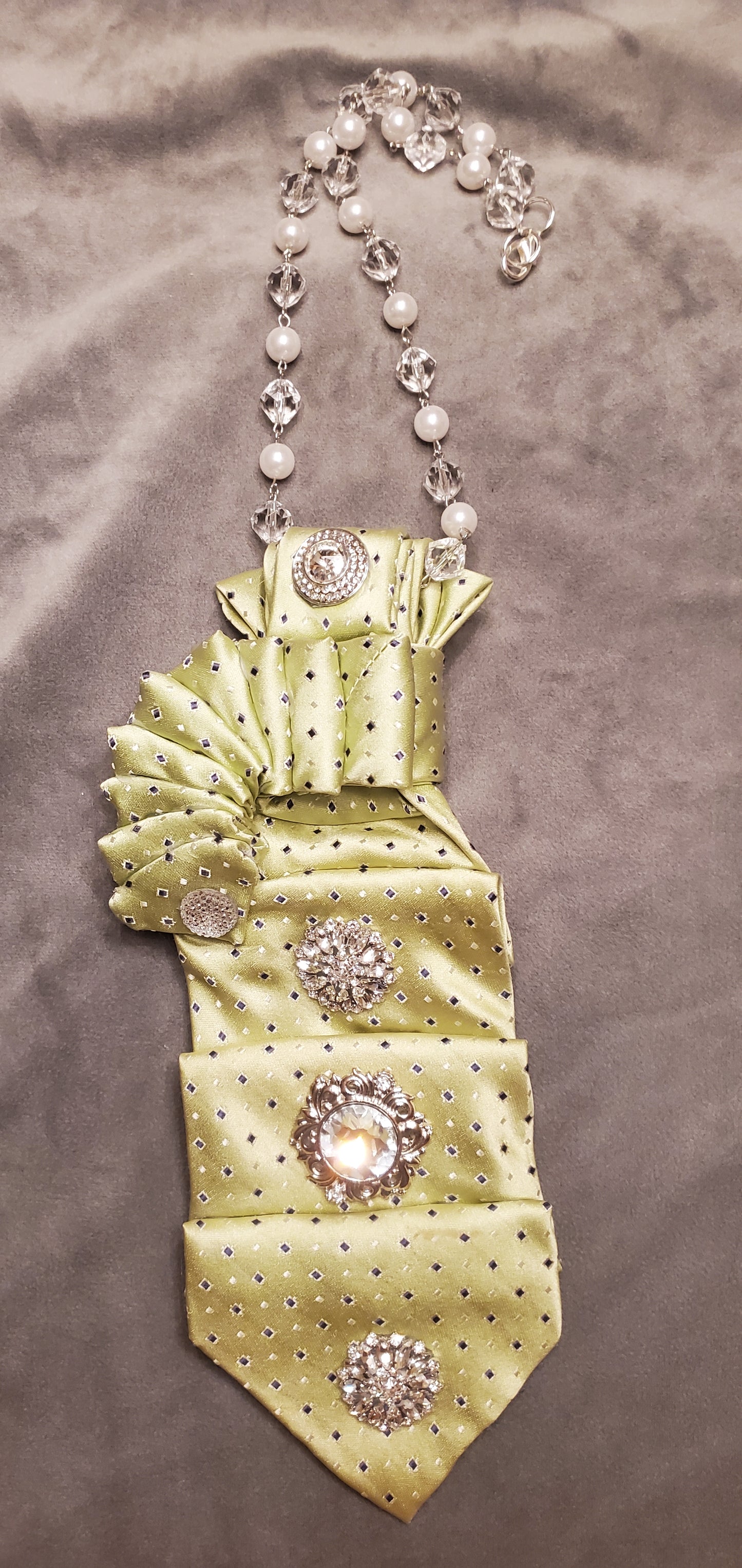 Luxurious Limon Elegant Necktie Necklace